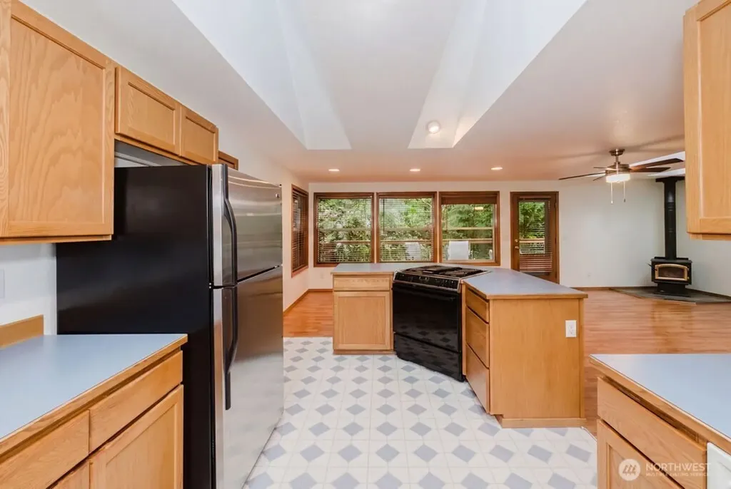 566 E Pointes Drive W Shelton WA 98584