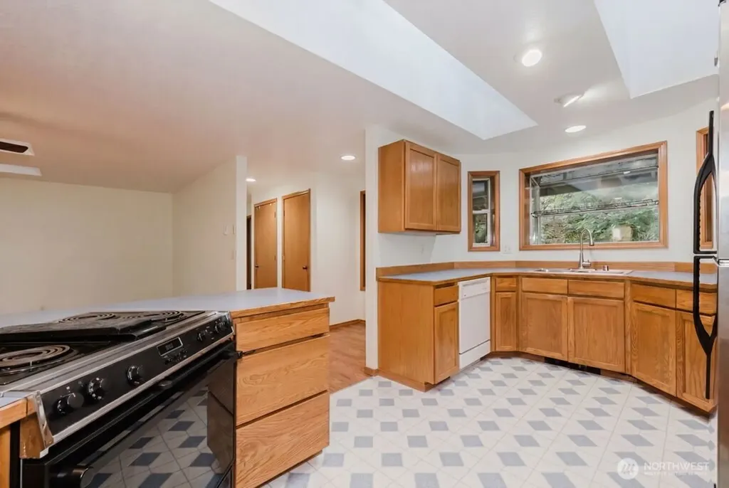 566 E Pointes Drive W Shelton WA 98584