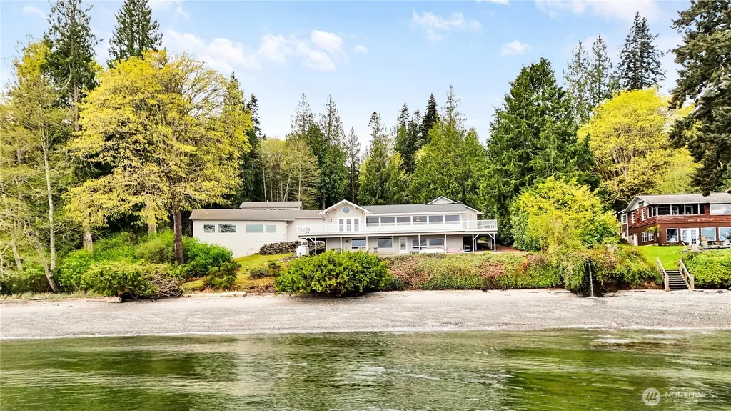 131 S Bay Way Port Ludlow WA 98365