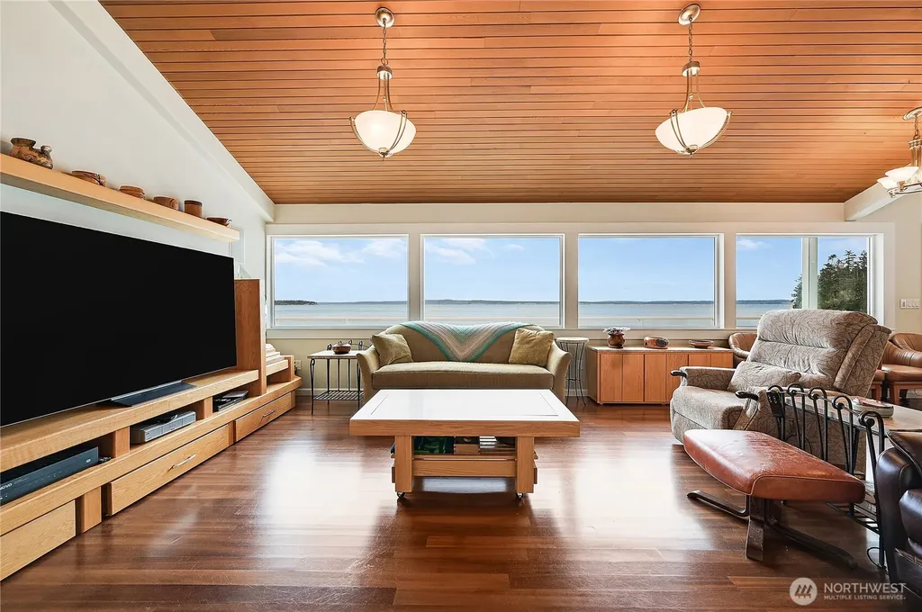 131 S Bay Way Port Ludlow WA 98365