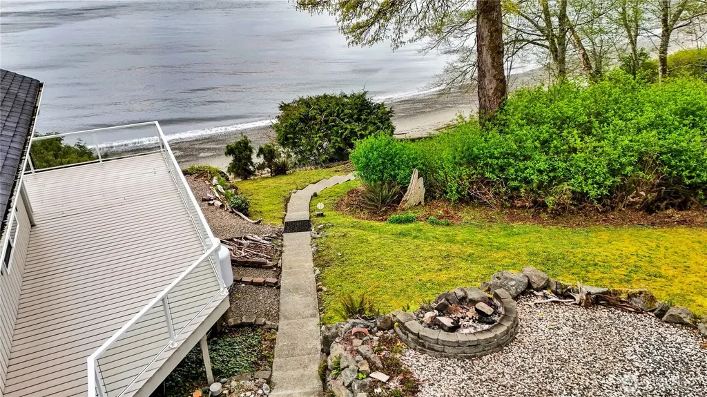 131 S Bay Way Port Ludlow WA 98365