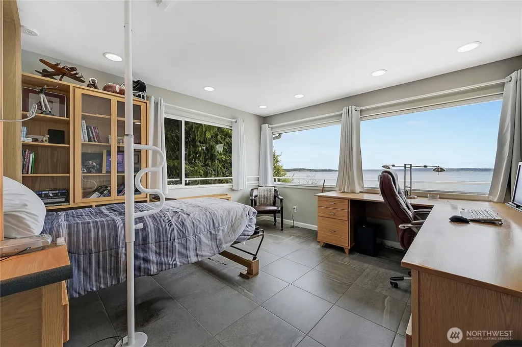 131 S Bay Way Port Ludlow WA 98365