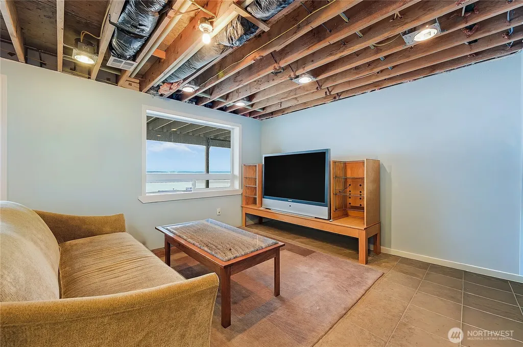 131 S Bay Way Port Ludlow WA 98365
