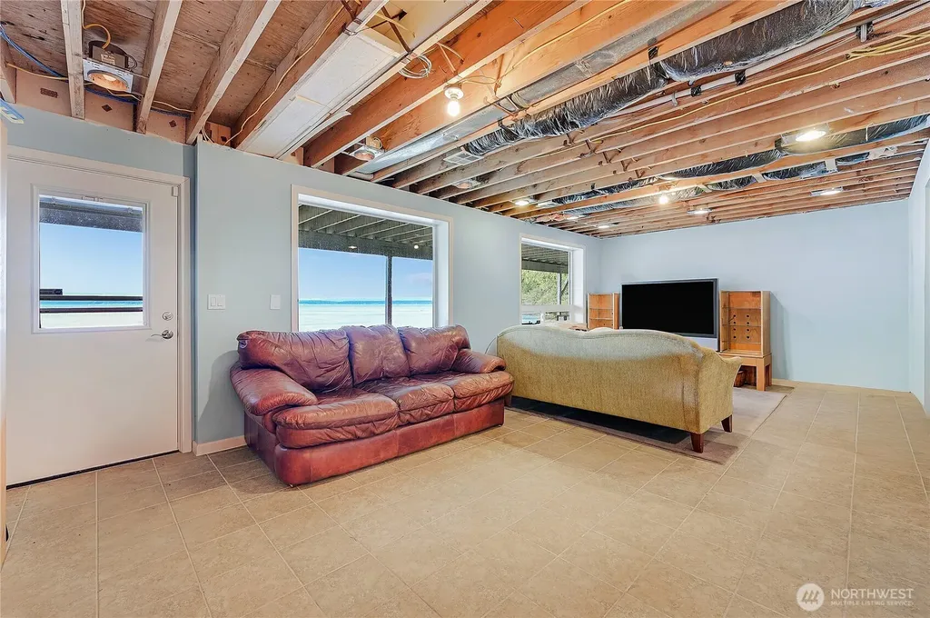 131 S Bay Way Port Ludlow WA 98365