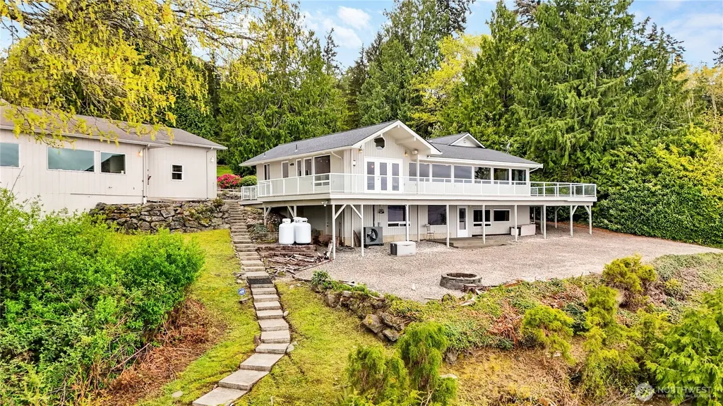 131 S Bay Way Port Ludlow WA 98365