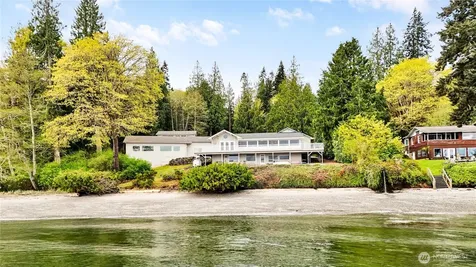 131 S Bay Way Port Ludlow WA 98365