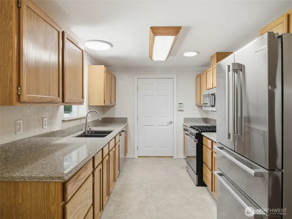 322 Country Estates Drive W Rainier WA 98576
