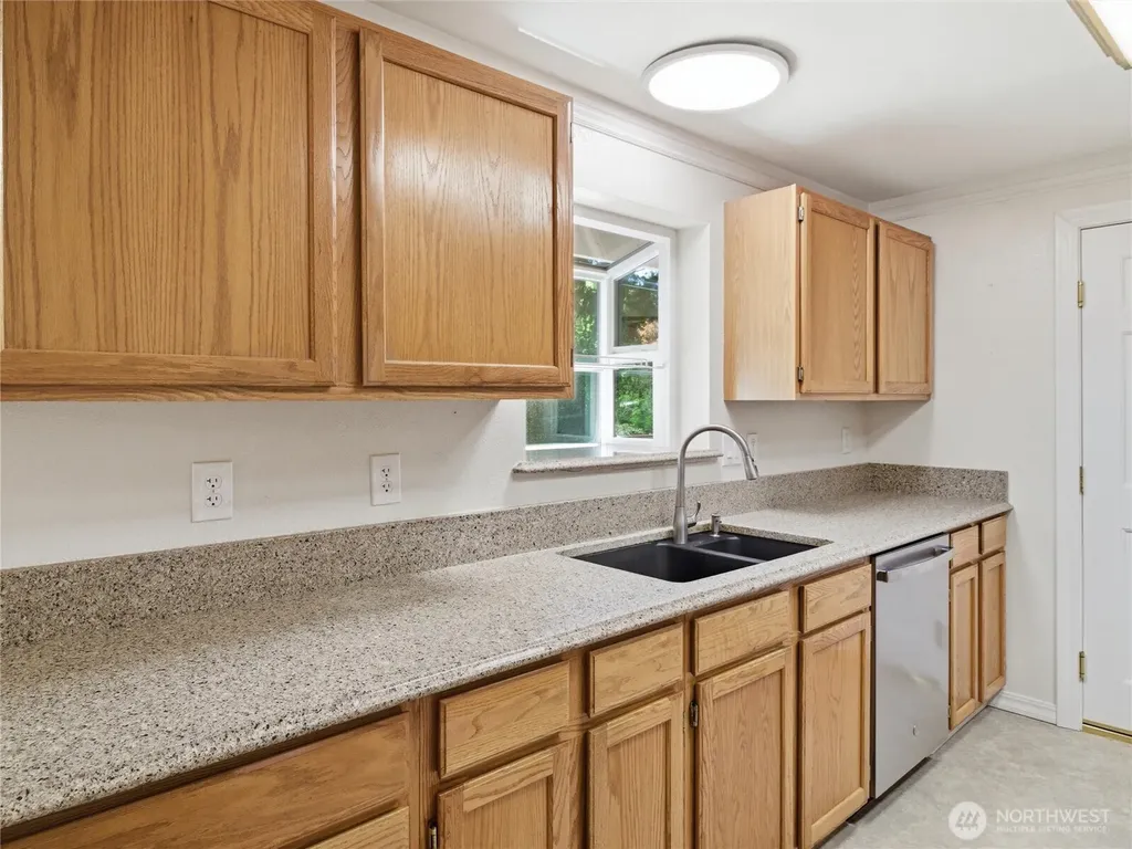 322 Country Estates Drive W Rainier WA 98576