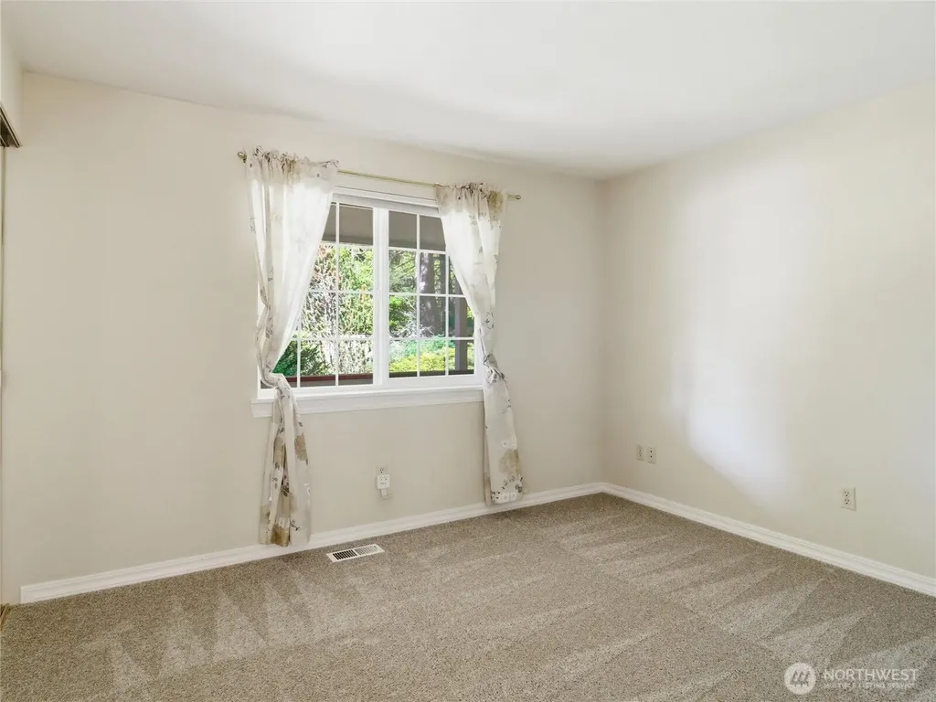 322 Country Estates Drive W Rainier WA 98576