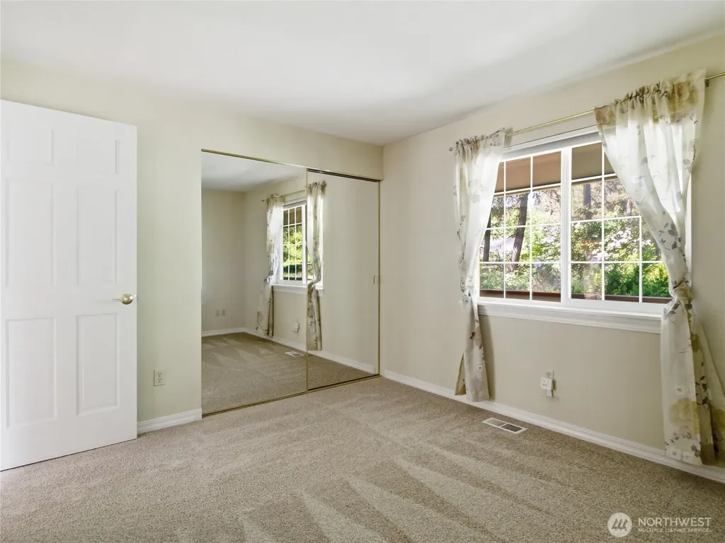 322 Country Estates Drive W Rainier WA 98576