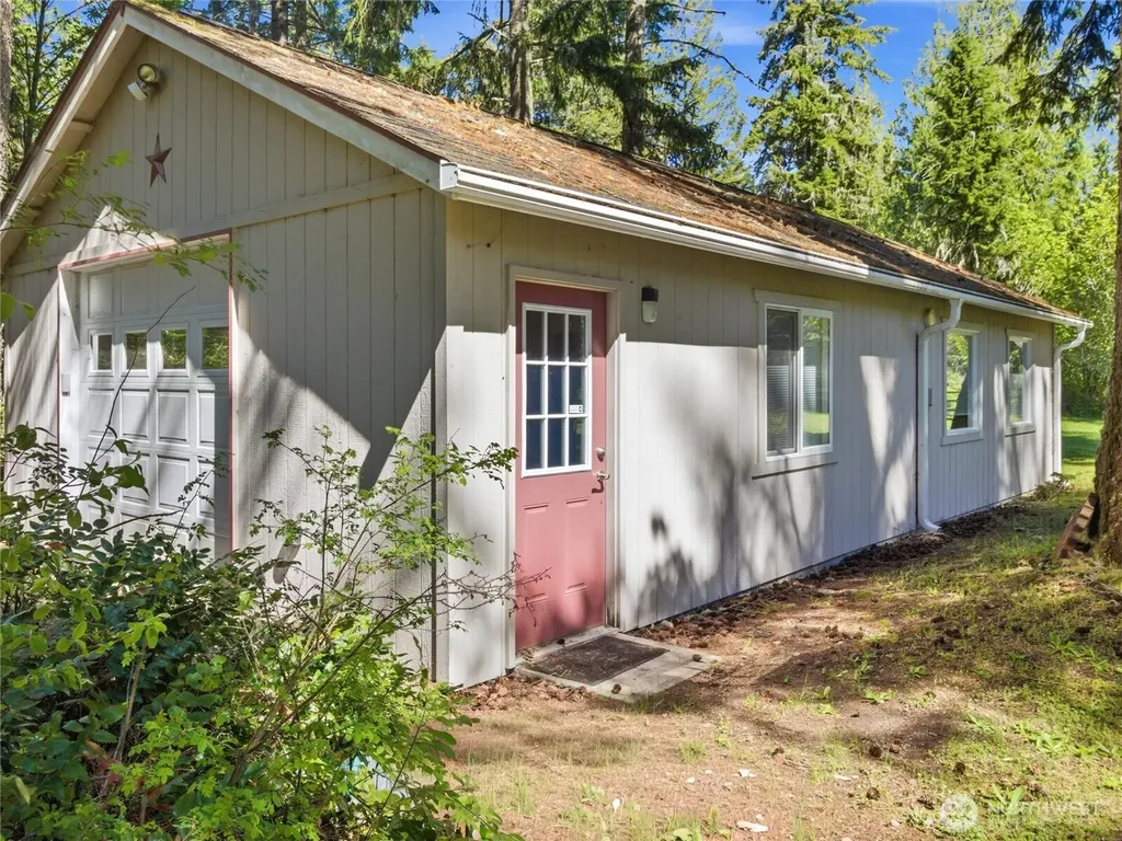 322 Country Estates Drive W Rainier WA 98576