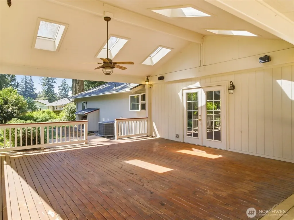 322 Country Estates Drive W Rainier WA 98576