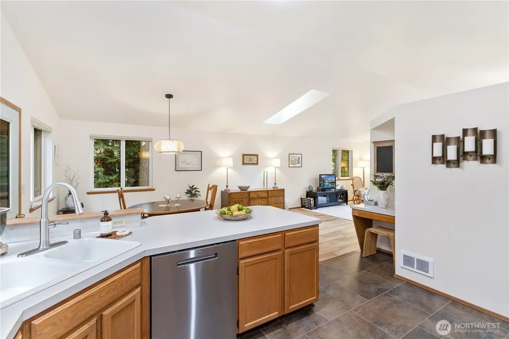 4372 Holcomb Street Port Townsend WA 98368