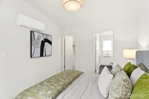 2817 W Bertona Street Seattle WA 98199