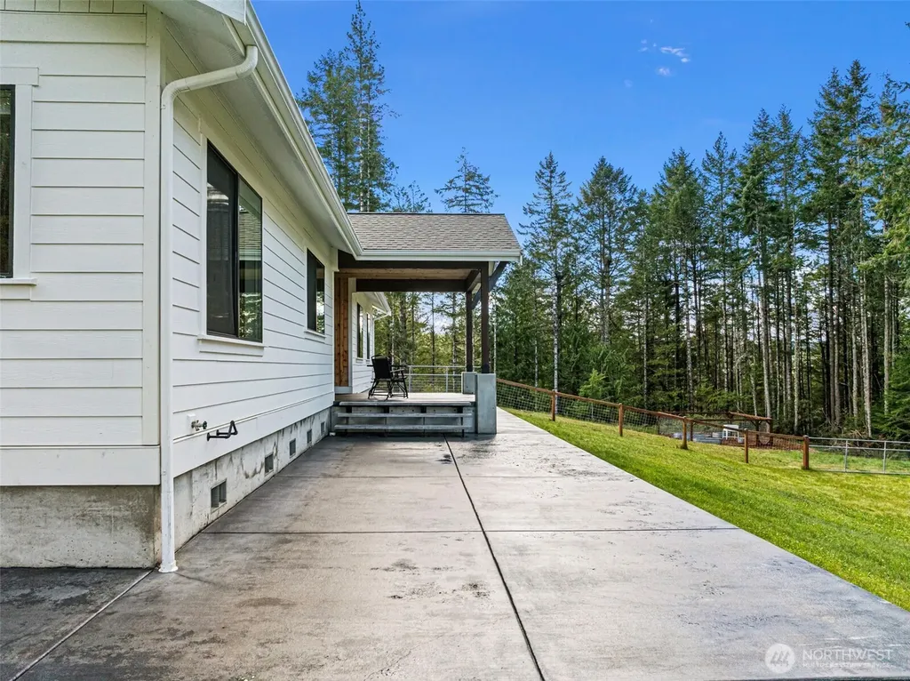 10128 Merlins Lane NW Bremerton WA 98312