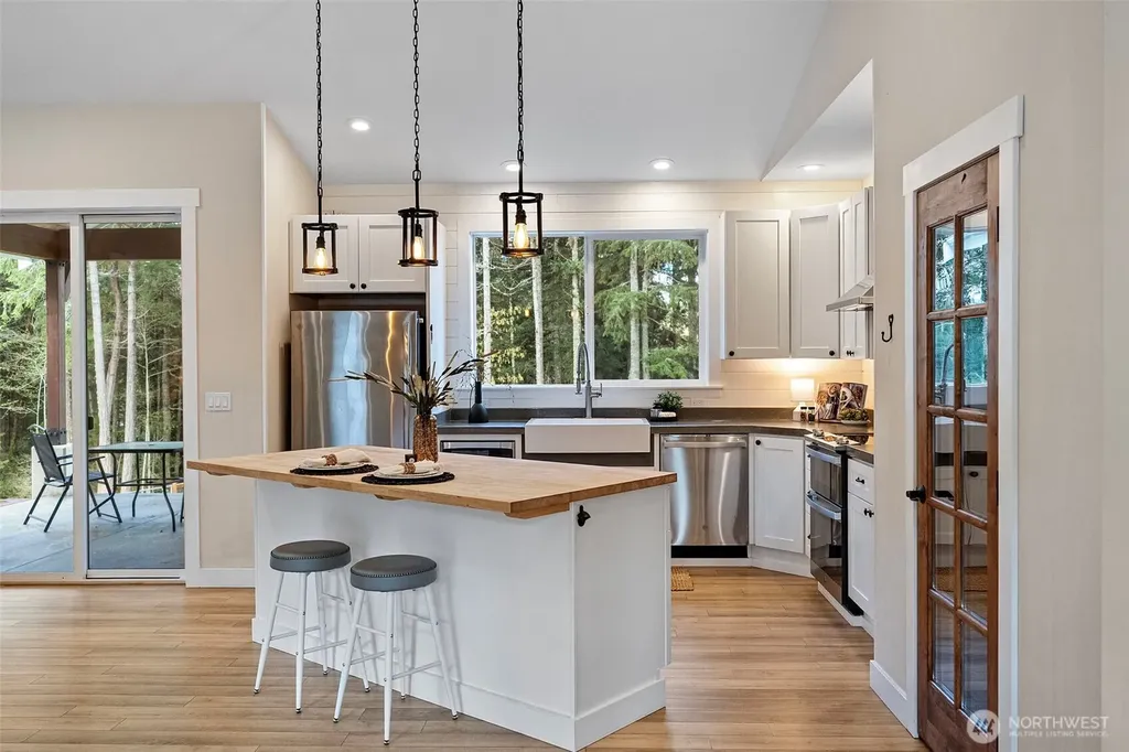 10128 Merlins Lane NW Bremerton WA 98312