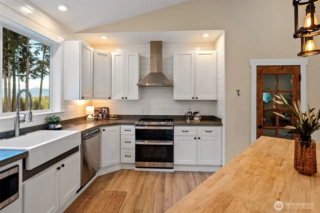 10128 Merlins Lane NW Bremerton WA 98312