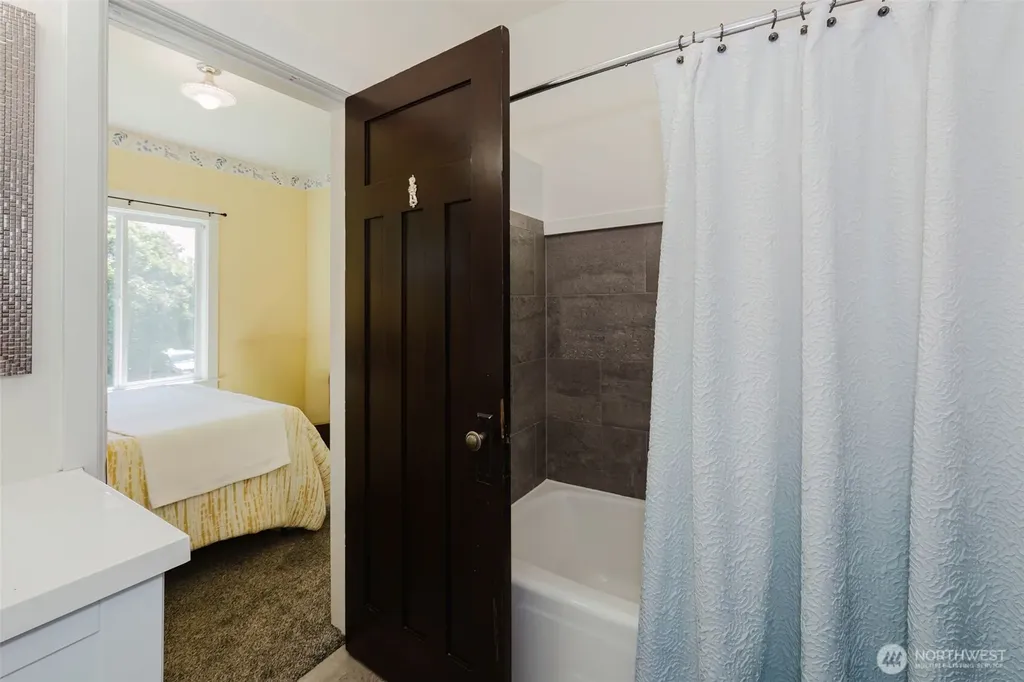1922 4th Street Bremerton WA 98337