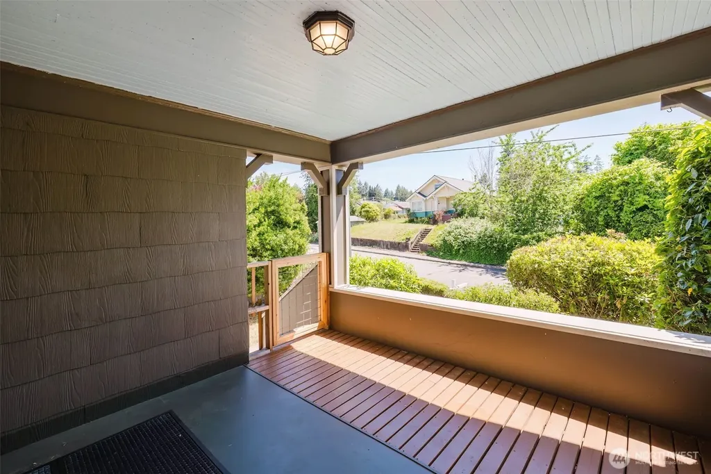 1922 4th Street Bremerton WA 98337
