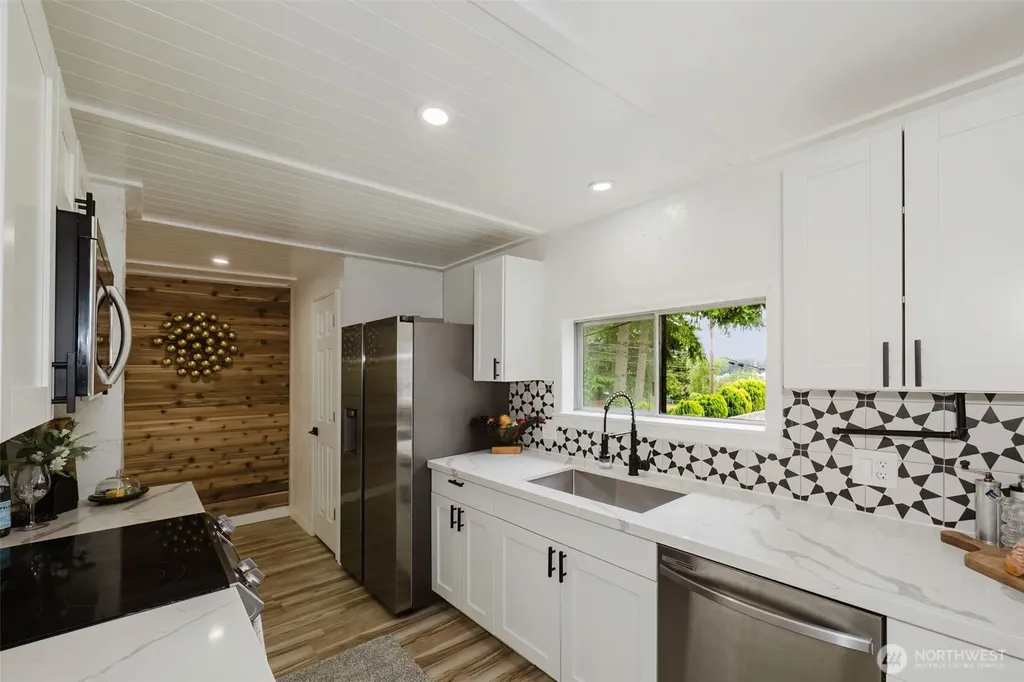 54 Sunnyhill Road W Bremerton WA 98312