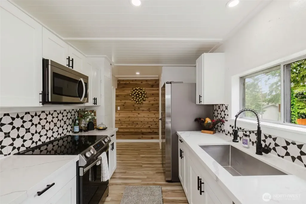 54 Sunnyhill Road W Bremerton WA 98312