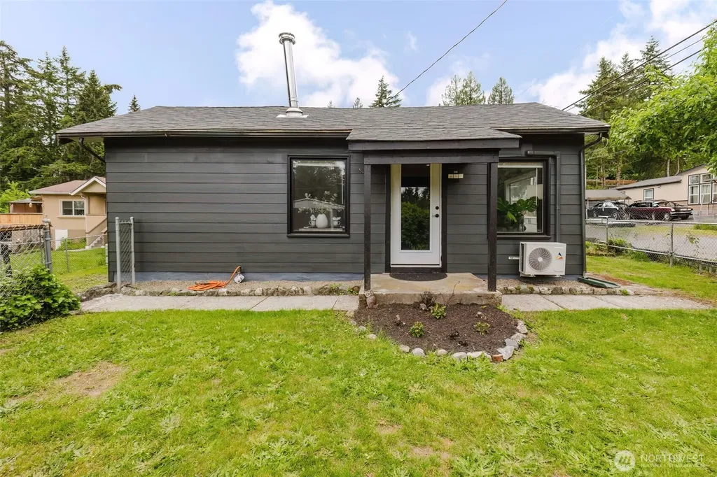 54 Sunnyhill Road W Bremerton WA 98312