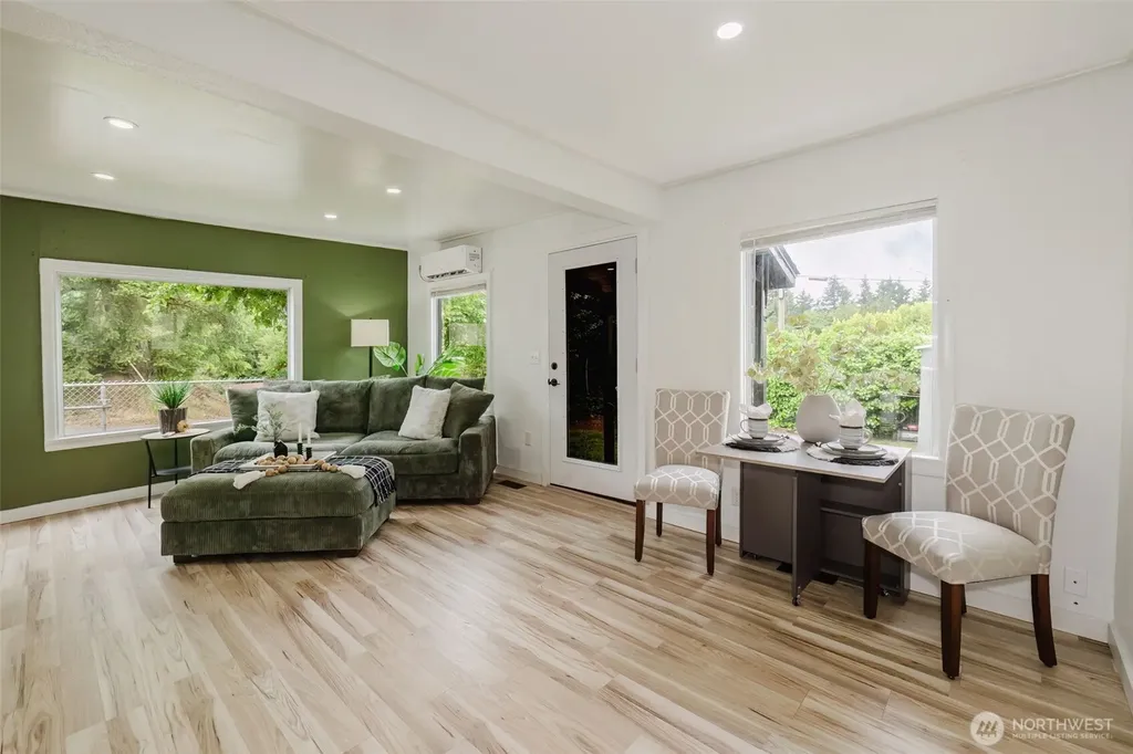 54 Sunnyhill Road W Bremerton WA 98312