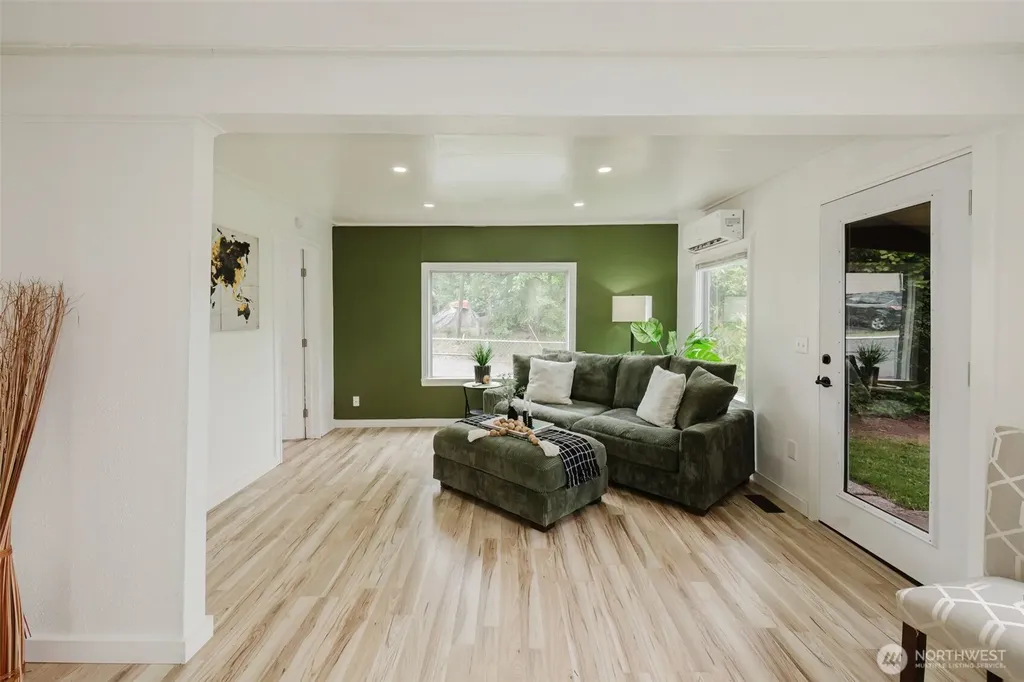 54 Sunnyhill Road W Bremerton WA 98312