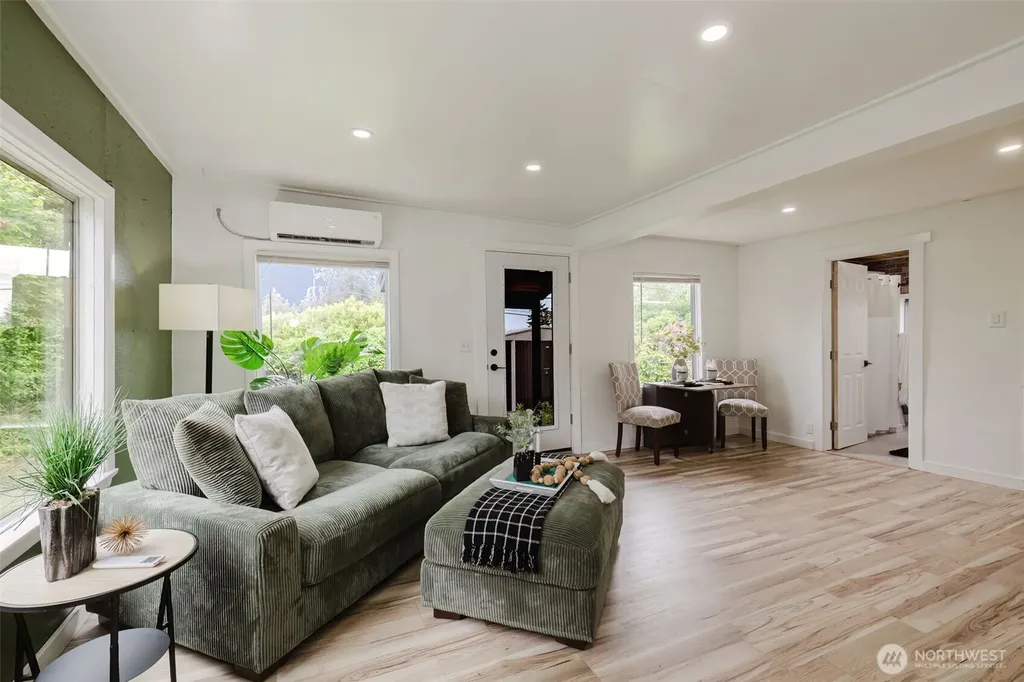 54 Sunnyhill Road W Bremerton WA 98312