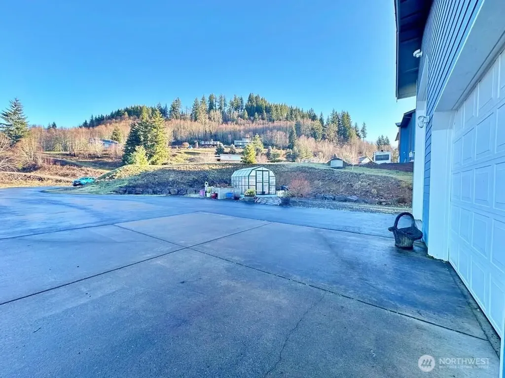 148 Pleasant Hill Drive Silver Creek WA 98585