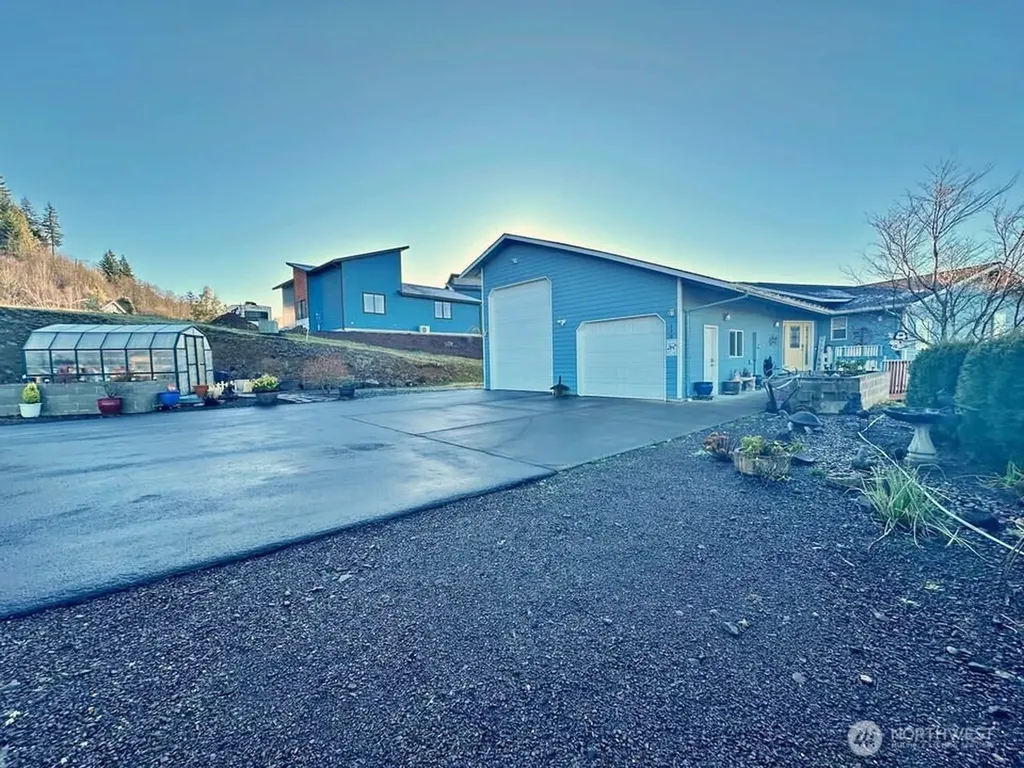 148 Pleasant Hill Drive Silver Creek WA 98585