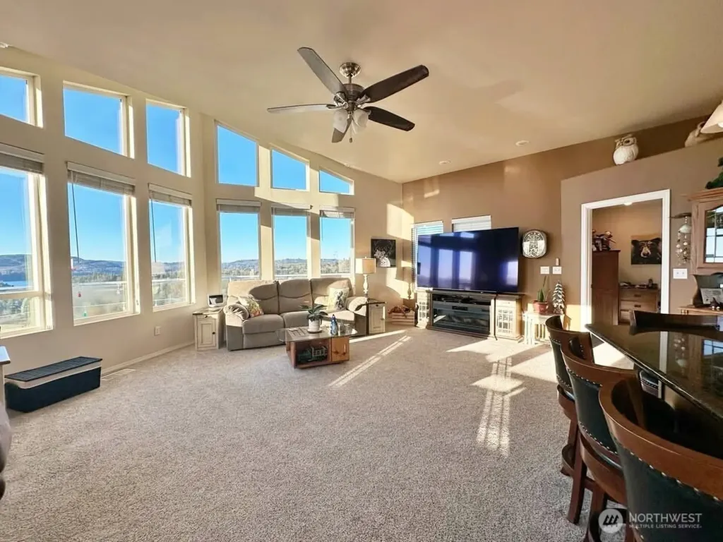 148 Pleasant Hill Drive Silver Creek WA 98585