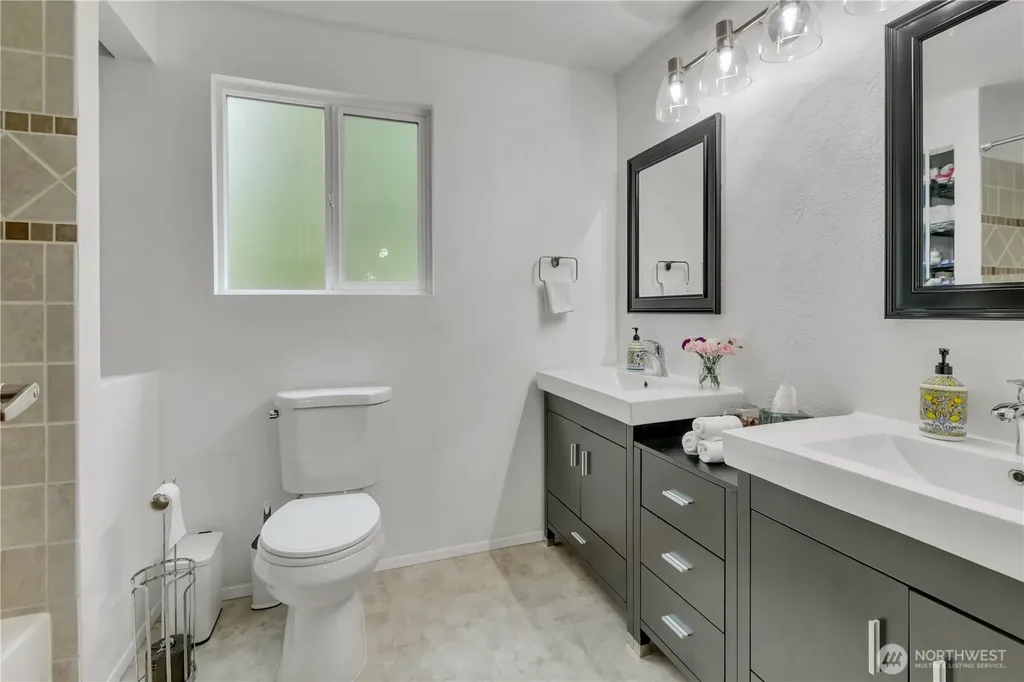 17536 201st Avenue NE Woodinville WA 98077