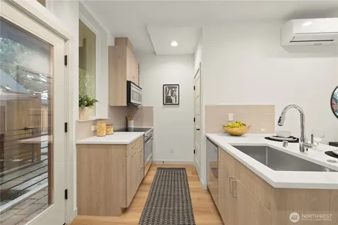 7005 9th Avenue NE Seattle WA 98115