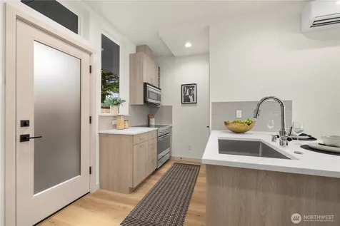 7005 9th Avenue NE Seattle WA 98115