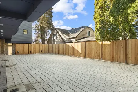 7005 9th Avenue NE Seattle WA 98115