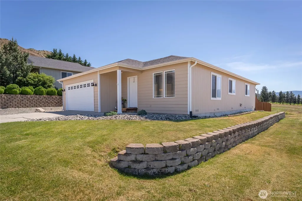 3935 NE Vista Del Rey Drive East Wenatchee WA 98802