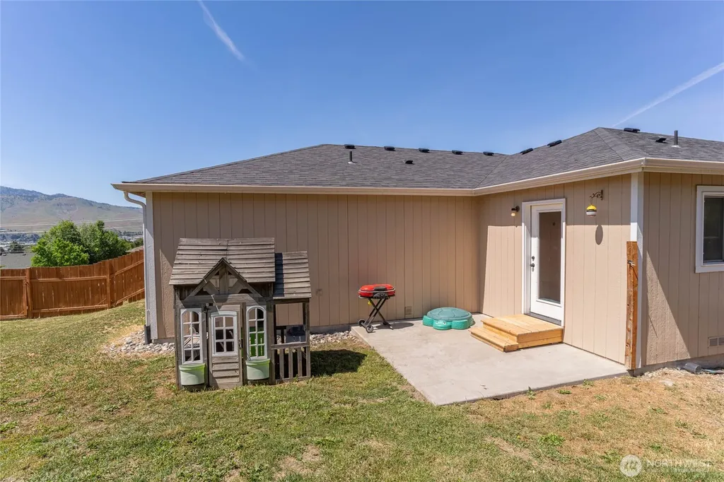 3935 NE Vista Del Rey Drive East Wenatchee WA 98802