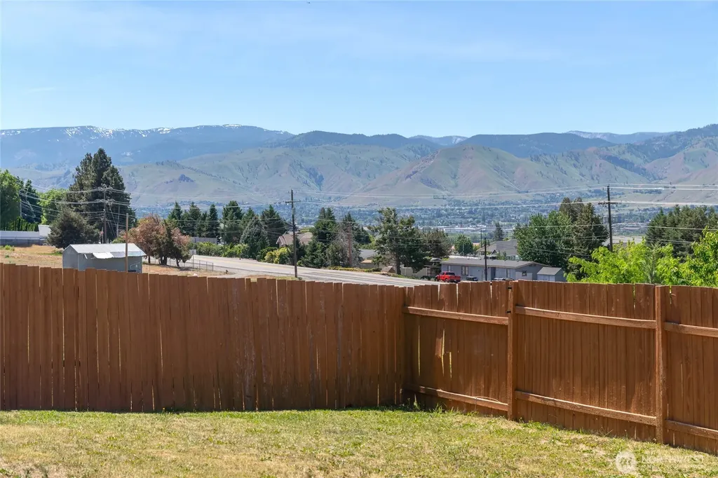 3935 NE Vista Del Rey Drive East Wenatchee WA 98802