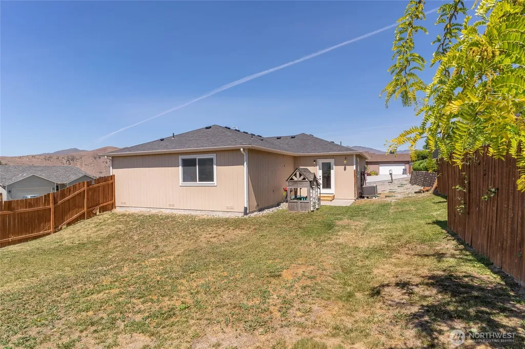 3935 NE Vista Del Rey Drive East Wenatchee WA 98802