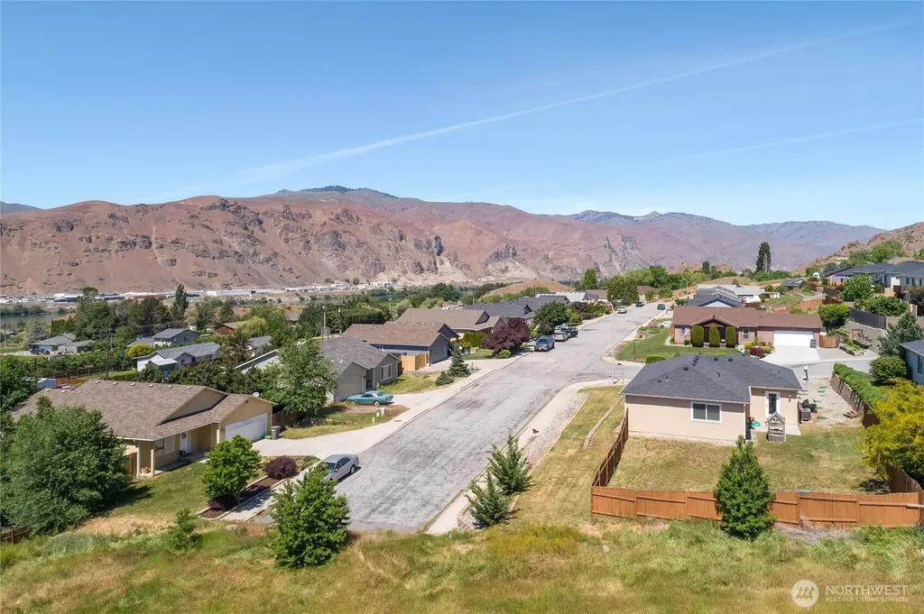 3935 NE Vista Del Rey Drive East Wenatchee WA 98802