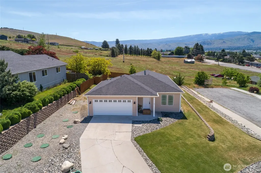 3935 NE Vista Del Rey Drive East Wenatchee WA 98802