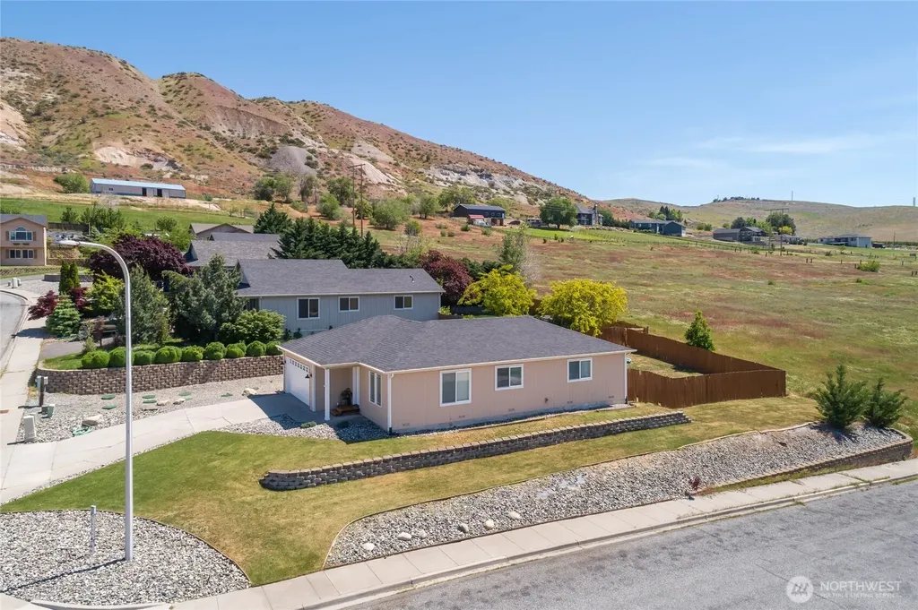 3935 NE Vista Del Rey Drive East Wenatchee WA 98802