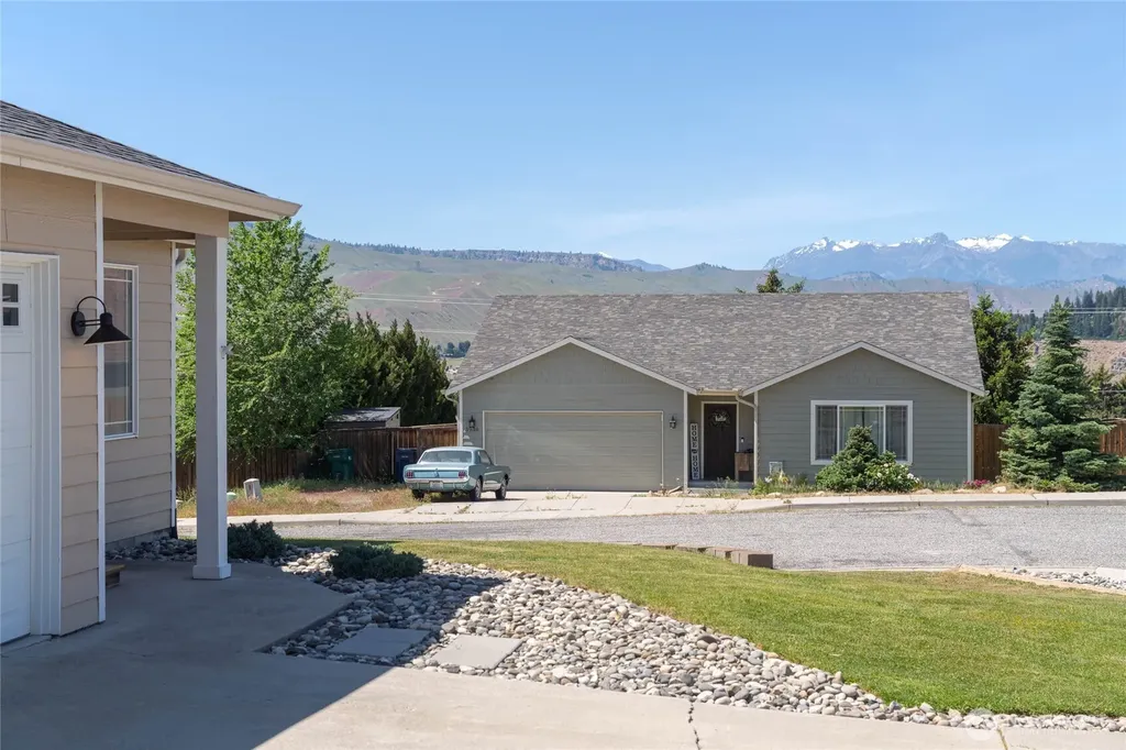 3935 NE Vista Del Rey Drive East Wenatchee WA 98802