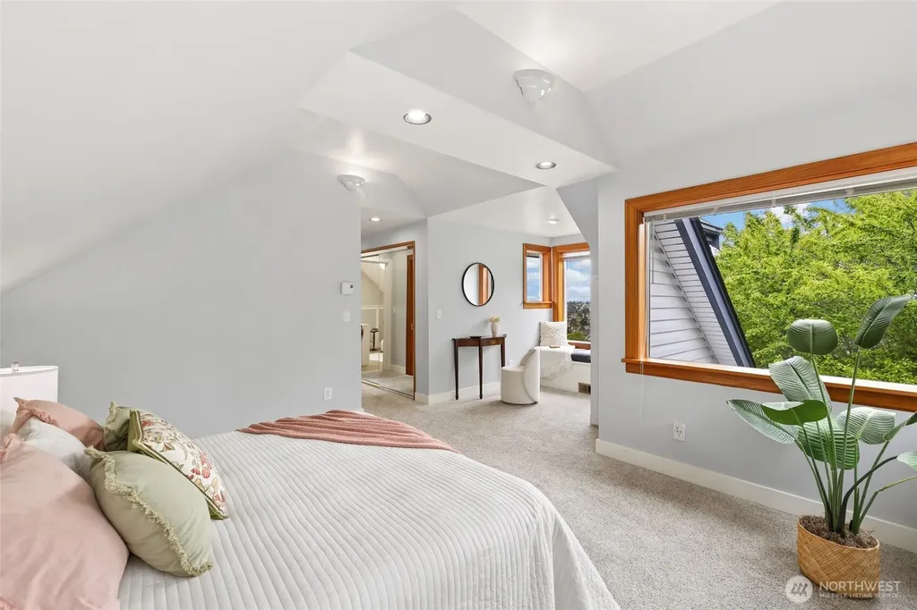 6716 37th Avenue SW Seattle WA 98126