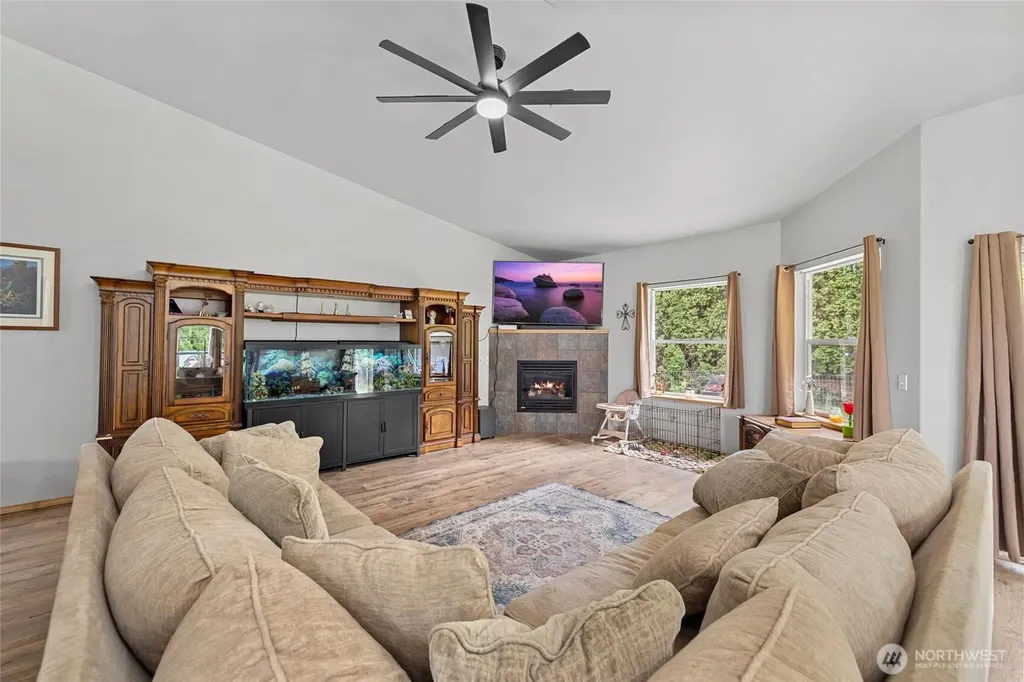 20303 Gardner Court Burlington WA 98233