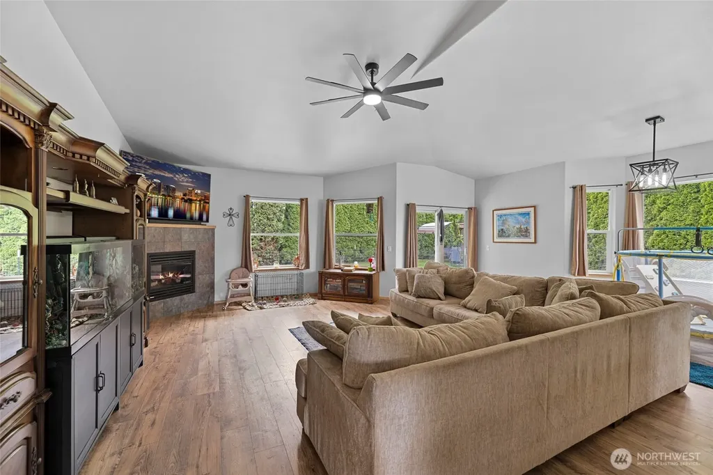 20303 Gardner Court Burlington WA 98233