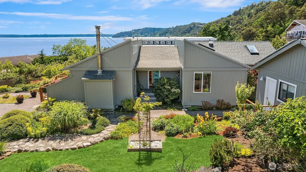 25918 75th Avenue SW Vashon WA 98070