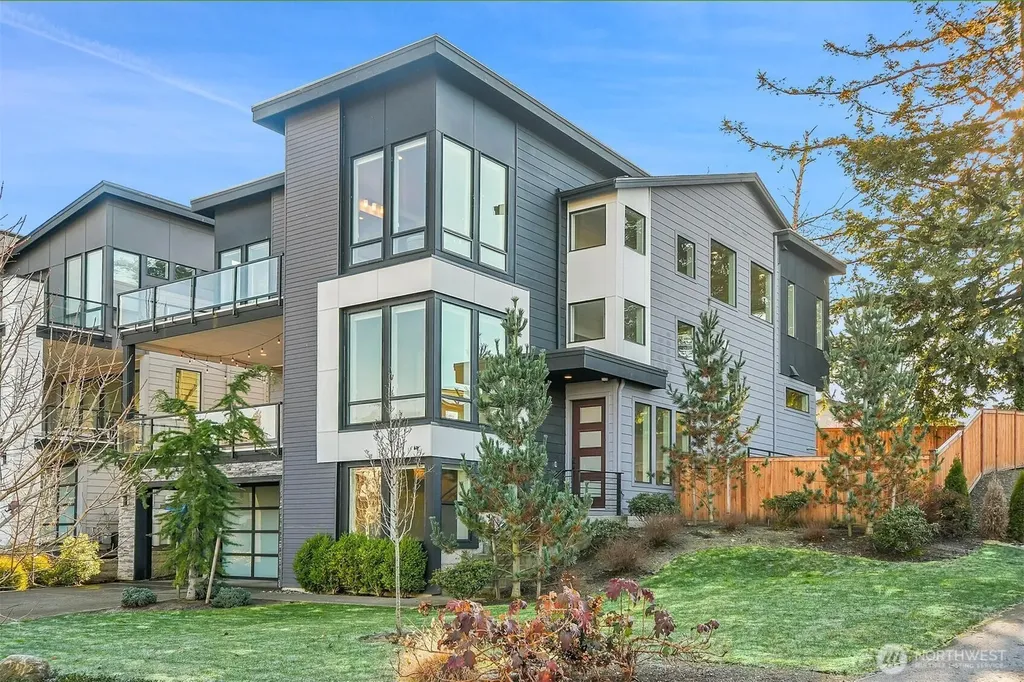 1113 N 39th Court Renton WA 98056
