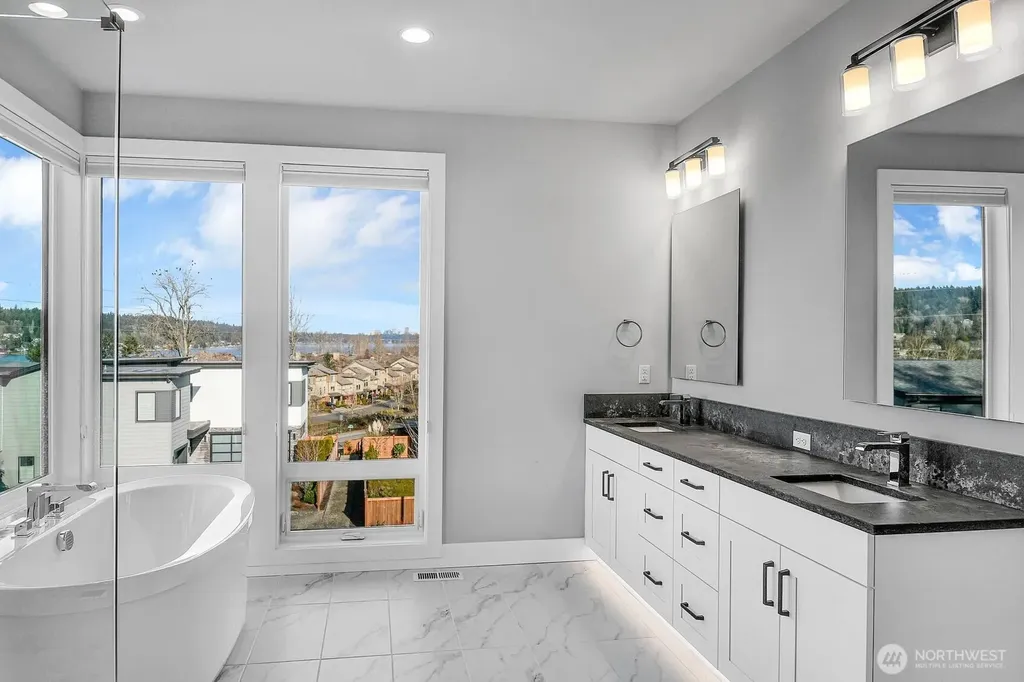 1113 N 39th Court Renton WA 98056